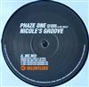 écouter en ligne Phaze One Featuring MC Breeze & MC Wiley - Nicoles Groove